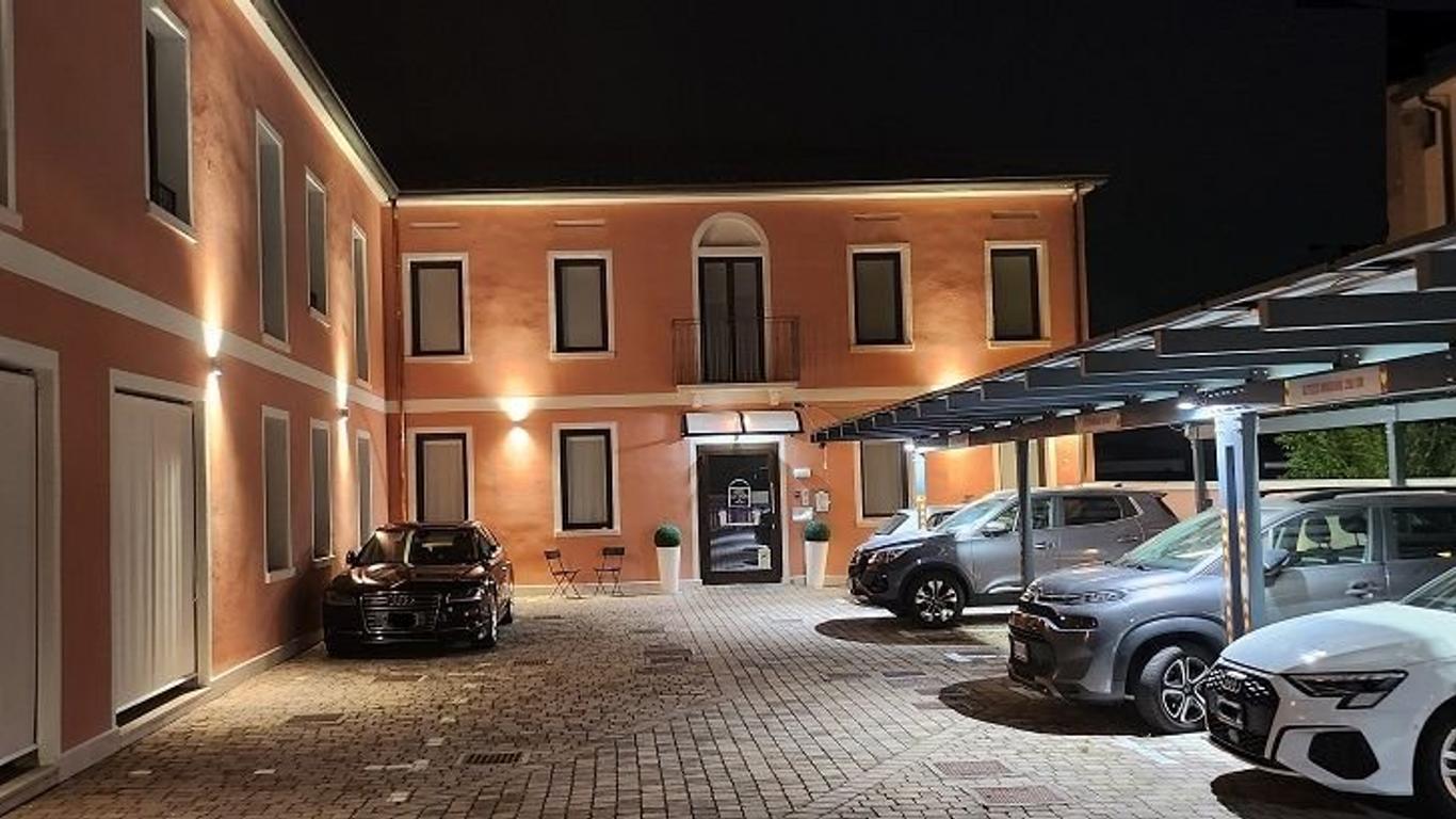 هوتل كا ترون