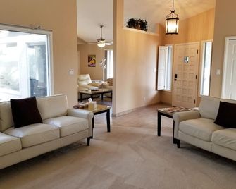 Large, Private and Well Appointed - Tucson - Pokój dzienny