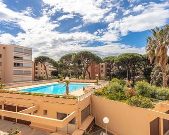 Apartment Le Zodiaque II-2 by Interhome - Hyères - Zwembad
