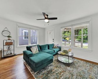 Duplex by Uptown - Charlotte - Salon