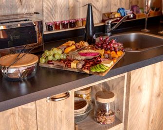 Bethells Luxury Retreat - Auckland Glamping - Piha - Buffet