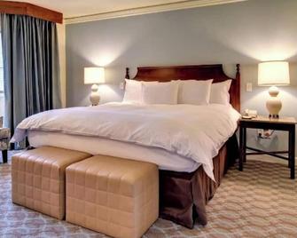 Lovely condo with water & golf course view - Williamsburg - Bedroom