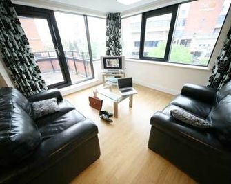 City Nites Serviced Apartments Birmingham - Бірмінгем - Вітальня