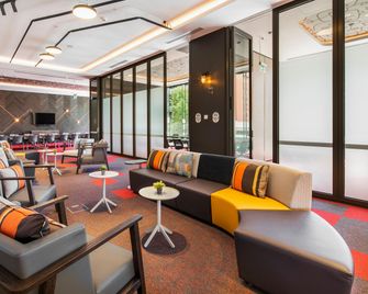 Holiday Inn Express Melbourne Little Collins By IHG - Melbourne - Lounge