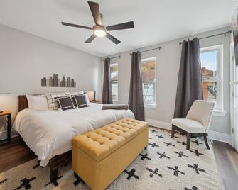 Updated Townhome with Private Garage in South Side - Pittsburgh - Bedroom