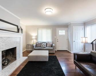 Extraordinary Old Town Alexandria Home! - Alexandria - Salon