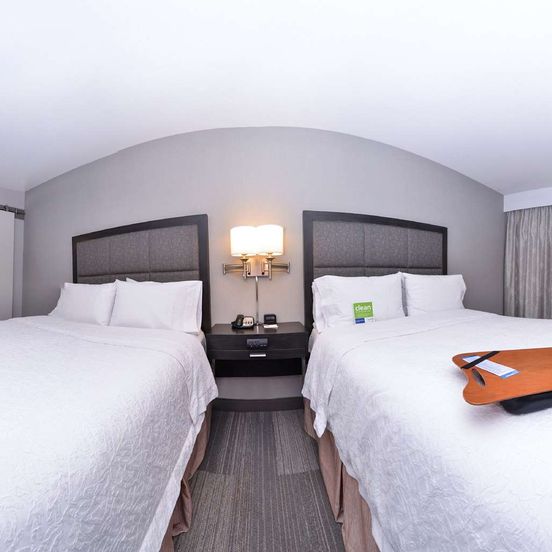 Hampton Inn & Suites by Hilton Calgary-University Northwest image 1