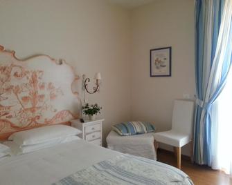 B&B Corte Frisonai - Bardolino - Bedroom