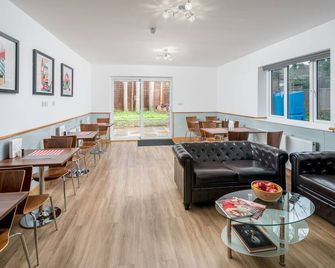 Flexistay Aparthotel Sutton - Sutton - Obývací pokoj