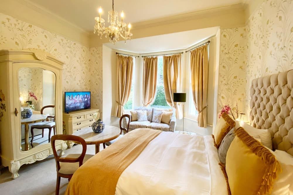 First Floor Studio Apartment in charming historic building overlooking gardens. - טורקי - חדר שינה
