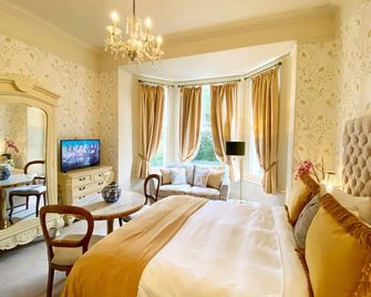 First Floor Studio Apartment in charming historic building overlooking gardens. - 토키 - 침실