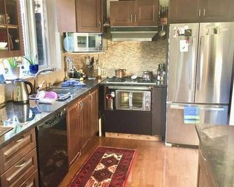 Seneca college, Shops at Don Mills. close to Subway& Bus - Toronto - Kitchen