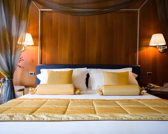 Diplomat Hotel & Spa - Tirana - Kamar Tidur