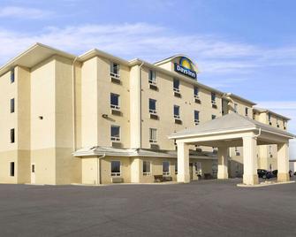 Days Inn by Wyndham Moose Jaw - Мус-Джо - Здание