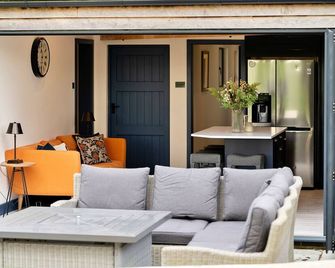 Finest Retreats - The Stables at Lilac Cottage - Hazleton - Patio