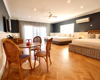The Quarters, an Ascend Collection Hotel - Forresters Beach - Bedroom