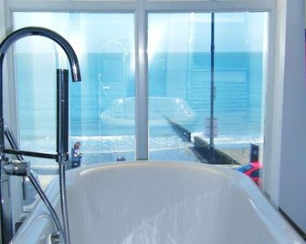 Shoreside Inn - Shanklin - Bathroom