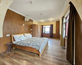 Assad Resorts - Srinagar - Bedroom
