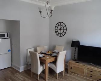 Portum -John St Apartment - Helensburgh - Dining room