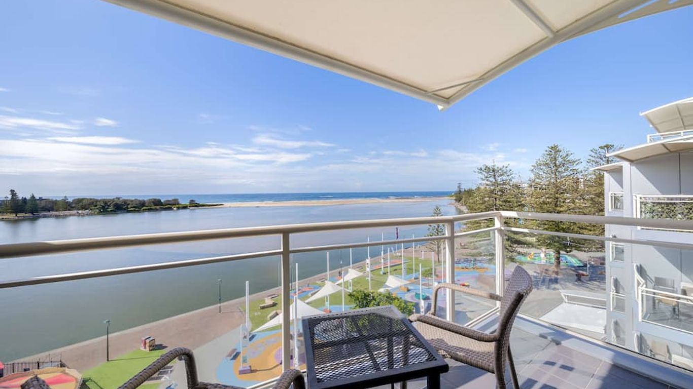 Oaks The Entrance Waterfront Suites