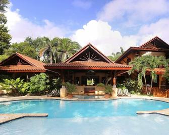 Sunrise Villa - An Affordable Beachfront Gathering Place For Family And Friends - Cabrera - Pool