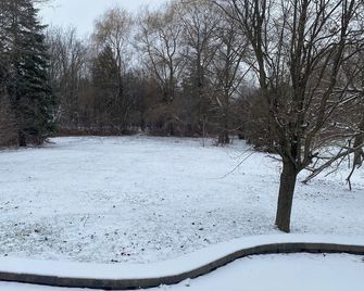 Charming 3-Bedroom Home in Quaint Countryside Retreat with Modern Comforts - Halton Hills