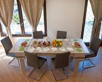 La Tenuta Michele - Naples - Dining room