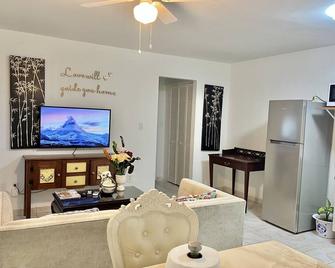 Lovely Apartment with King Size bed in Venetian Road - Providenciales - Sala de estar