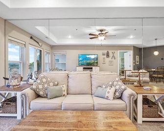 Emerald Bay Overlook Breathtaking Views, Pools - Lake Ozark - Σαλόνι