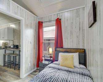 Pet-Friendly Picayune Tiny Home Near Space Center! - Picayune - Schlafzimmer