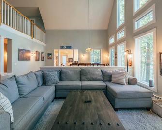 Waterfront, Luxury, Spacious home in Freeport! - Freeport