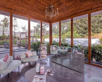 Valentia The Exotic Boutique Hotel - Pure Veg - Mahabaleshwar - Olohuone