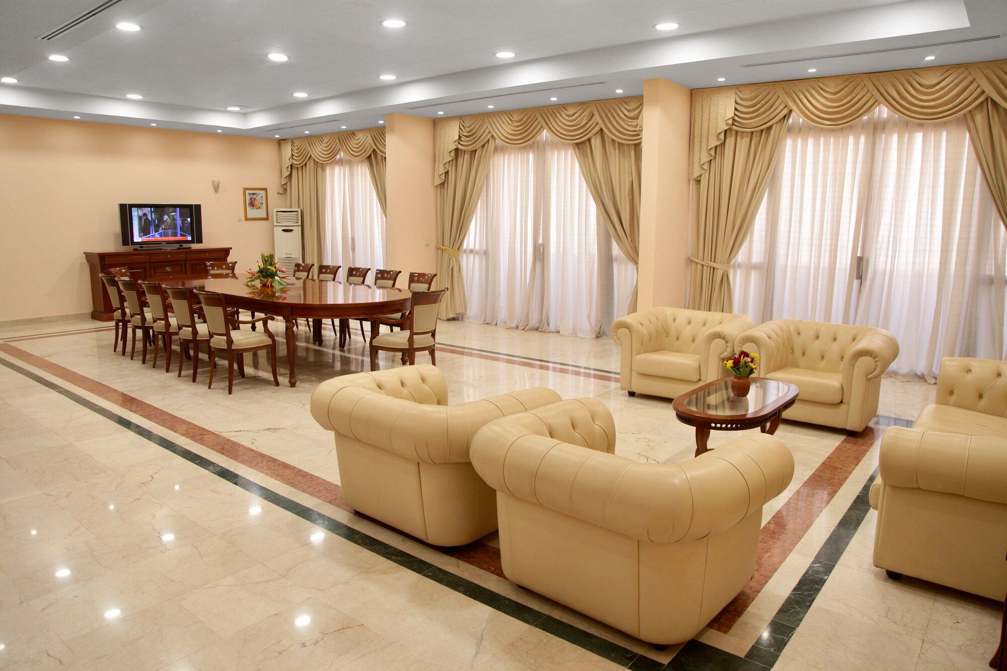 Lancaster Ouaga 2000 - ואגאדוגו - טרקלין