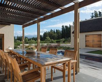 Villa in the vineyards. Close to Somerset West Cape Town. Great for families! - Sir Lowry's Pass - Patio