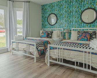 6-Bed Artistic Home with Game room - Columbus - Bedroom