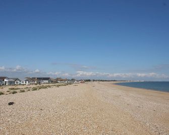 Seaspray, Pagham, the holiday home right on the beach in West Sussex, UK - Bognor Regis - Beach