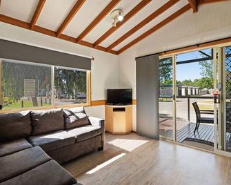 Discovery Parks - Maidens Inn - Moama - Living room