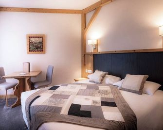 Logis Hotel Le Littoral - Évian-les-Bains - Bedroom