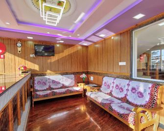 Capital O 8709 Hotel Rain Forest - Ooty - Lobby