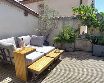 Atypique ! Studio Donnant sur une Charmante Terrasse Tropézienne - Portiragnes - Innenhof