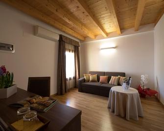 Hotel C25 - Ponzano Veneto - Sala de estar
