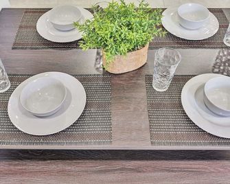 New 2 Bedroom Hollywood Beach And Hard Rock Lb1 - Hollywood - Comedor