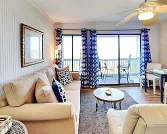 Beach Racquet A221 - Tybee Island - Living room