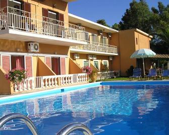 River apartment Messonghi with swimming pool. - Mesoggi - Pool