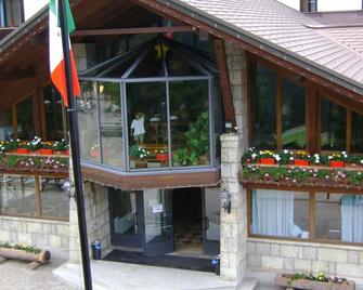 Bella Italia & Efa Village - Forni Avoltri - Edificio