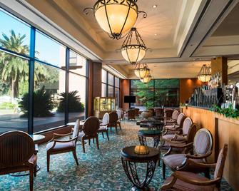 Sheraton Pilar Hotel & Convention Center - Pilar - Lobby