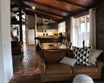 Tuena Cottage - Gruyere - Living room