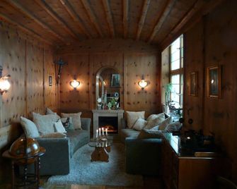 Hotel Roter Hahn - Bed & Breakfast - Garmisch-Partenkirchen - Living room