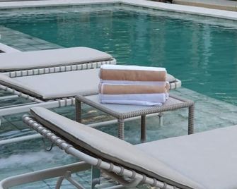 Be Caju Hotel - Cajueiro da Praia - Zwembad