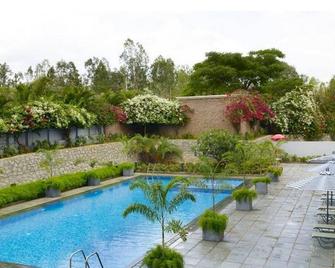 Wonderla Resort - באנגאלור - בריכה